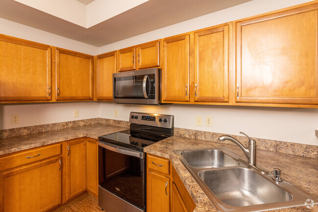 2BR, 2BA - 1,001SF - Gold - Kitchen - Newburgh Court Apartments