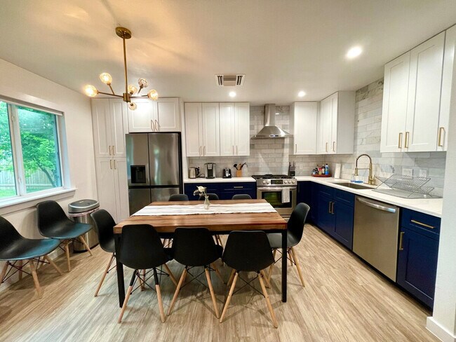 Building Photo - 607 Blueberry Hill