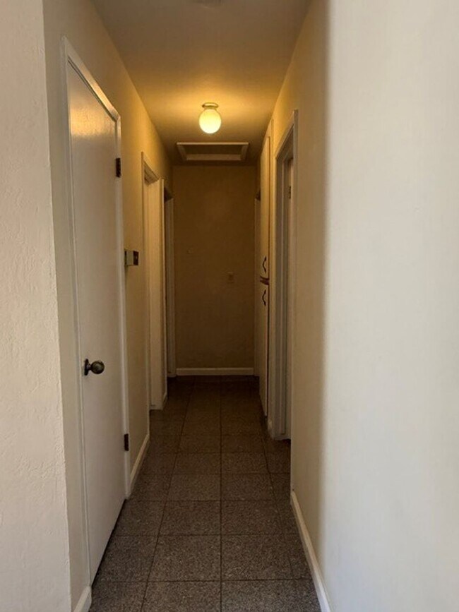 Building Photo - Spacious 4 Bedroom Single Family Home with Bonus Room