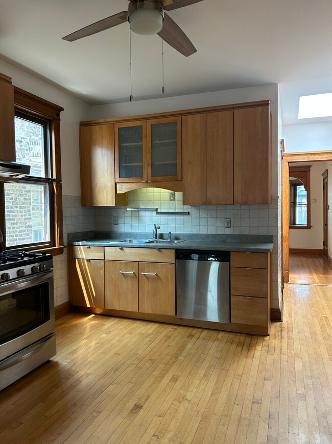 Foto del edificio - 2113 N Springfield Ave