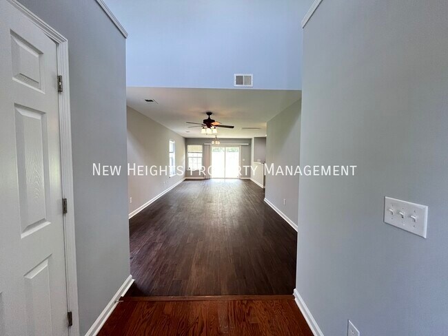 Building Photo - 3 bedrooms townhouse in University Park