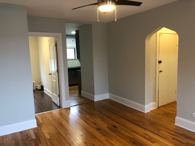 Foto del edificio - 3149 N Springfield Ave