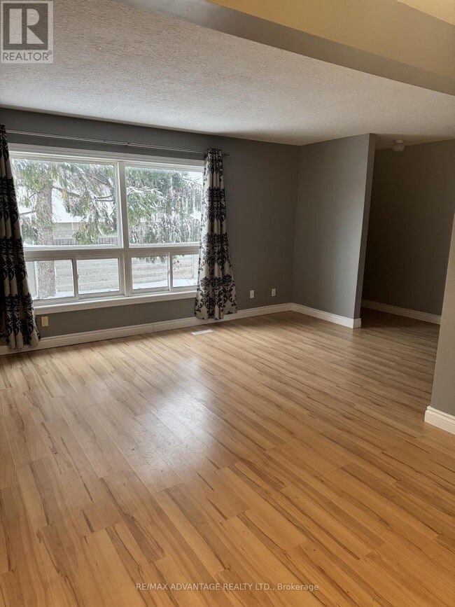 Building Photo - 89 Highview Ave E