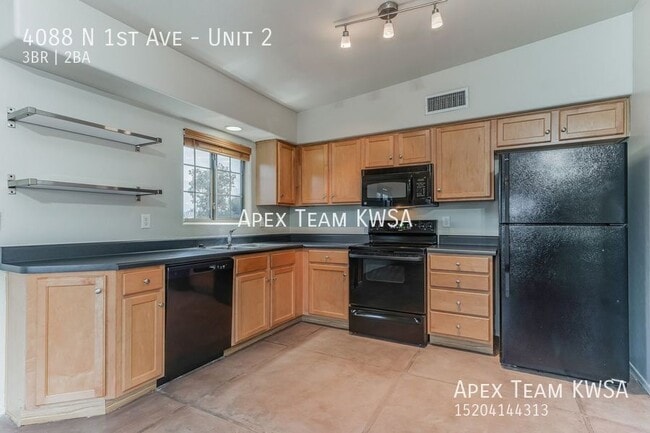 Building Photo - $1170 - Beautiful 3 Bed | 2 Bath Upstairs ...