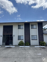 Building Photo - 1135 Southdale Rd