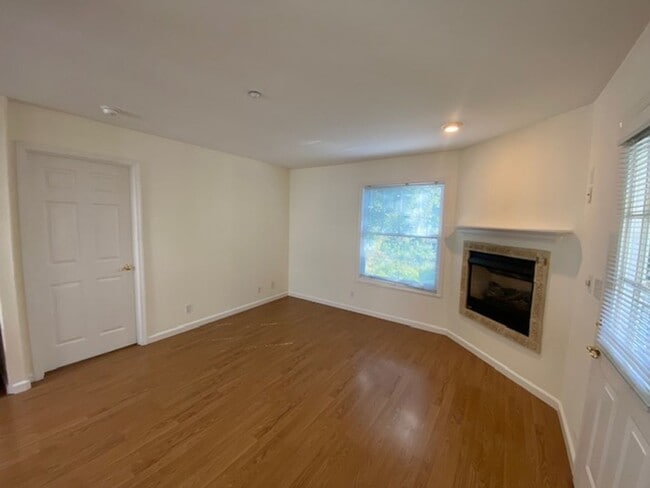 Building Photo - 794 Lighthouse Ave