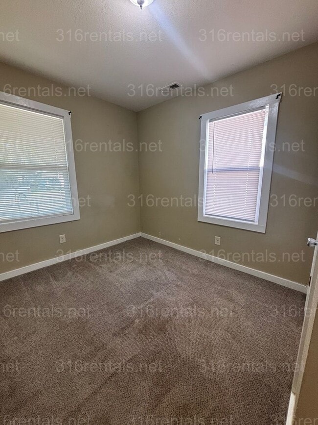 Building Photo - 512 Benton Ave
