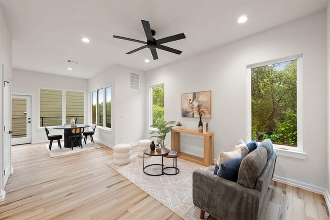 Foto del edificio - 2309 Montopolis Dr