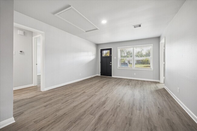 Foto del edificio - 5139 Enyart St