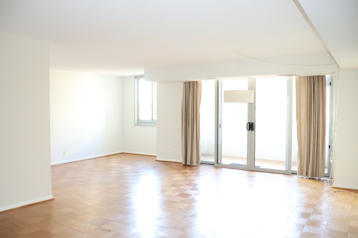 Sala de estar - 4601 N Park Ave