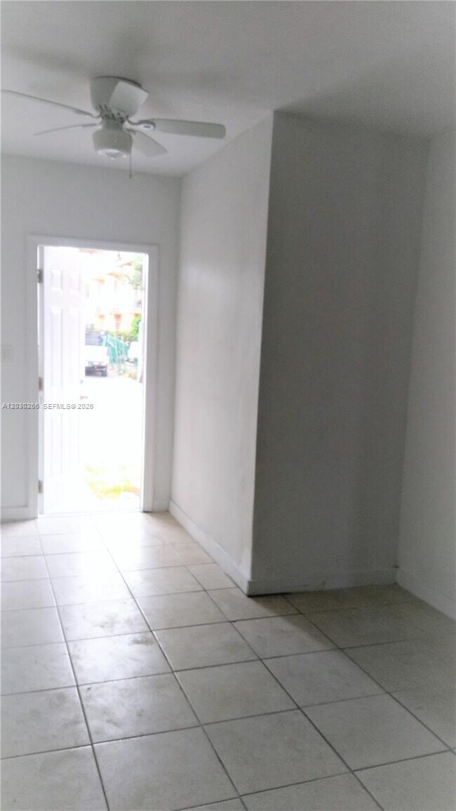 Foto del edificio - 1821 SW 7th St