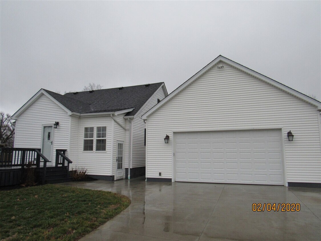Primary Photo - 920 N Main