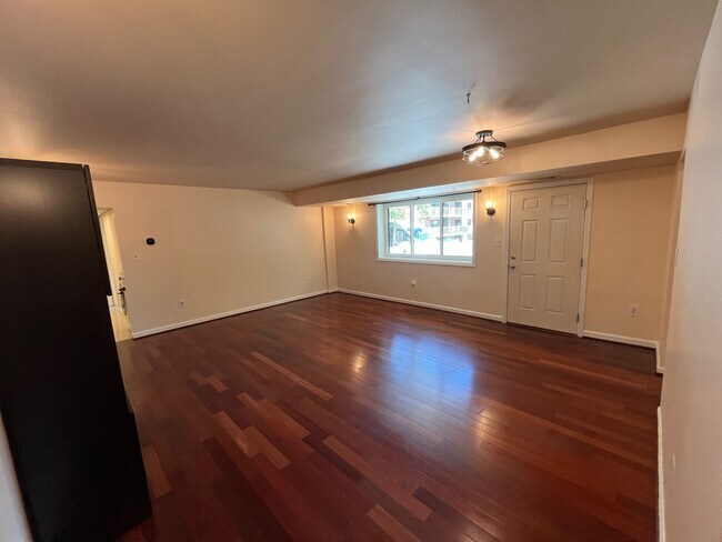 Foto del edificio - 3240 S 28th St