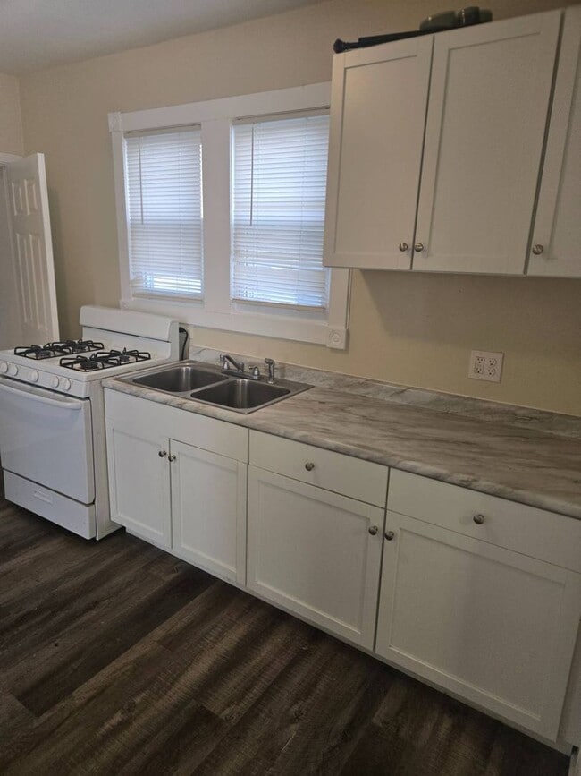 Foto del edificio - Charming 2-Bedroom Property in Prime Location (Section 8 Vouchers Accepted)