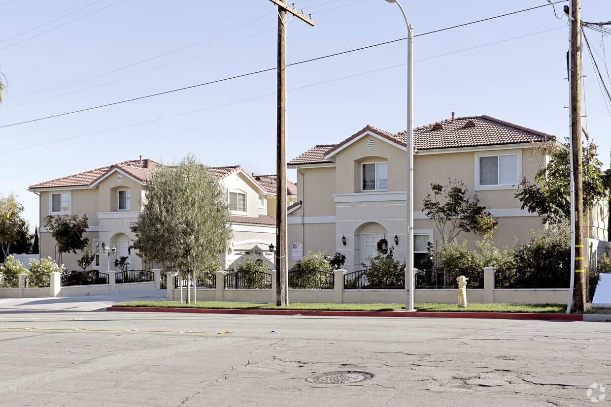 Building - 25316 Ebony Ln