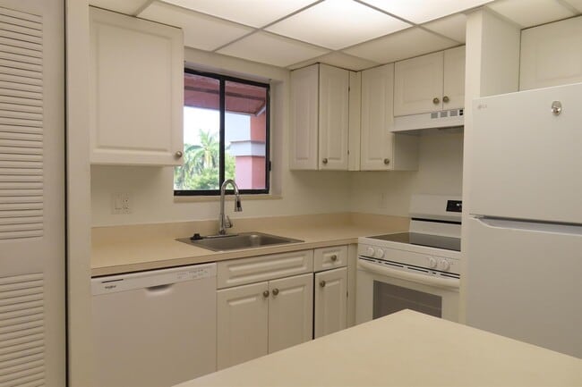 Building Photo - 6900 SW 39th St