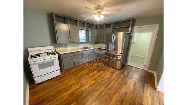 Building Photo - Spacious Home with a Large Backyard