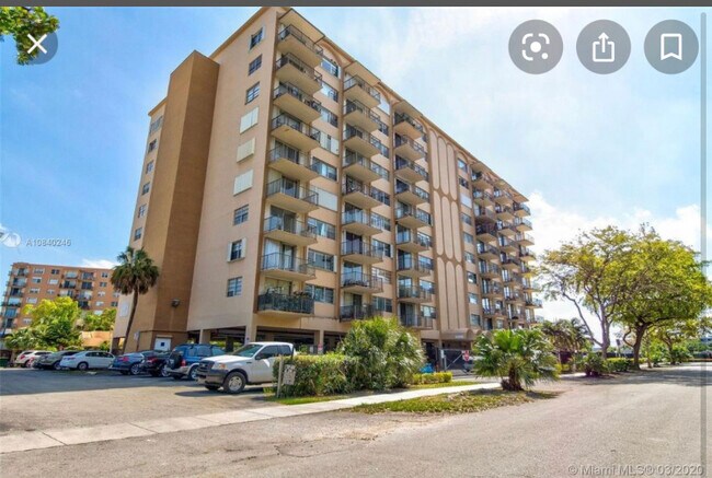 Building Photo - 1470 NE 125th Ter
