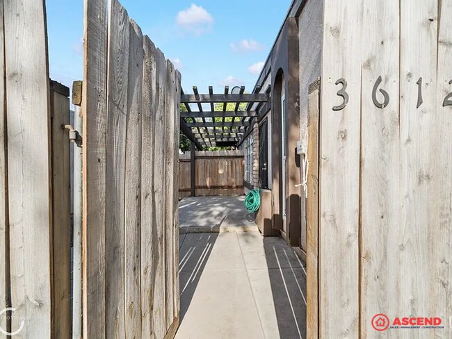 Foto del edificio - Beautiful 2 Bedroom Apartment!