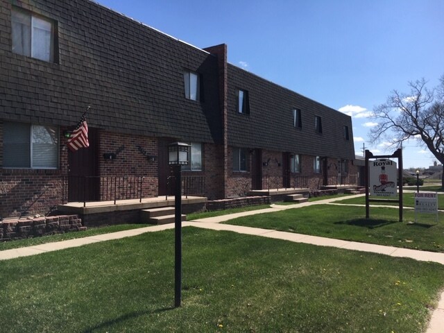 Primary Photo - 2821 W Koenig St