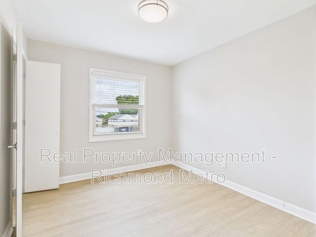 Building Photo - 10 W 27th St