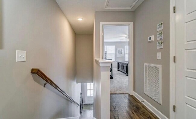 Foto del edificio - 252 Mansfield Dr