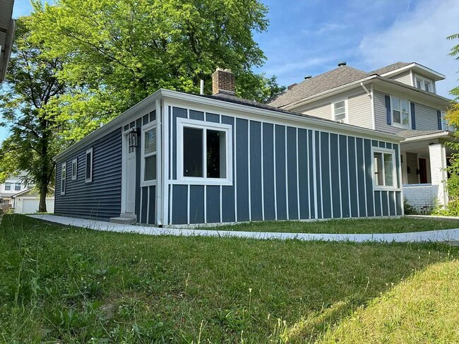 Building Photo - 1519 E Michigan St