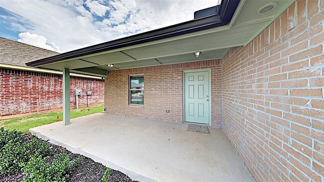 Building Photo - 138 St Charles Way