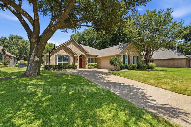 Building Photo - 900 Muirfield Dr