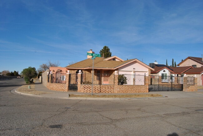 Building Photo - 11401 Lone Wolf Cir