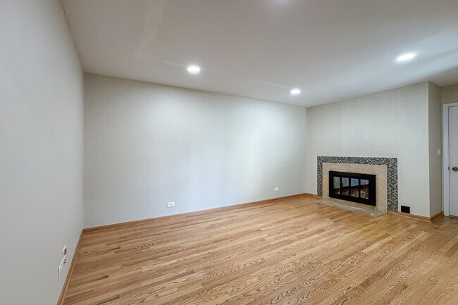 Building Photo - 416 Swallow Ln