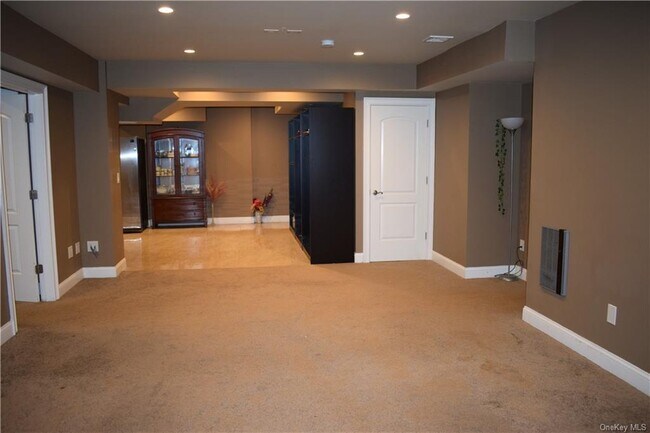 Building Photo - 9 Alia Ct