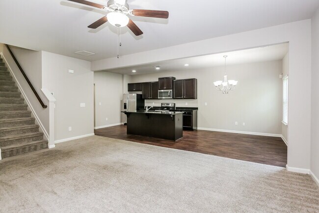 Building Photo - 233 Fern Walk