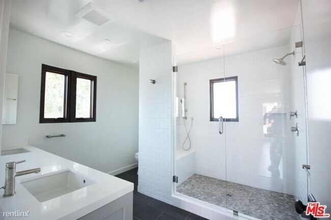 Building Photo - 3 br, 2.5 bath House - 2050 Butler Ave