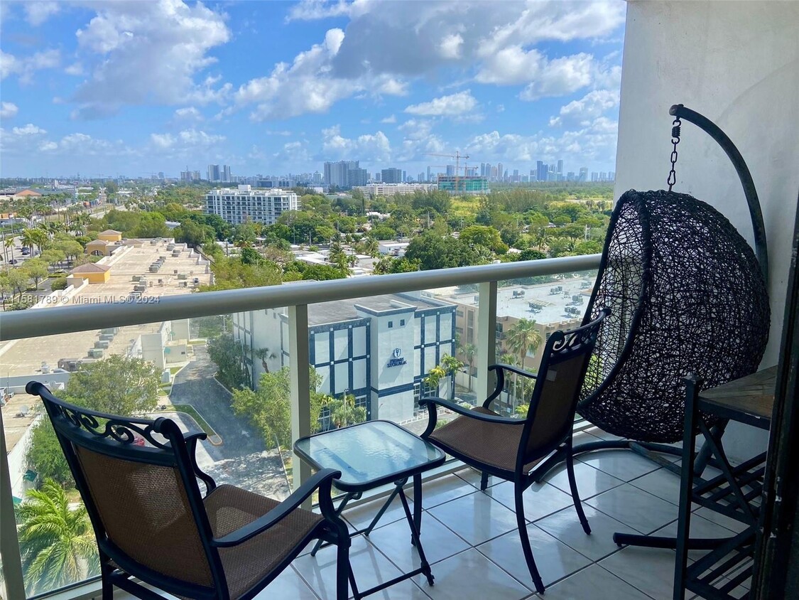 Foto principal - 13499 Biscayne Blvd