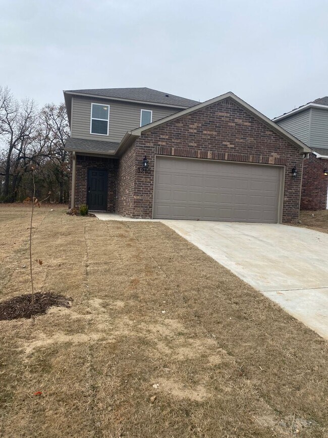 Foto del edificio - *Pre-leasing* Three Bedroom | Two and a Ha...