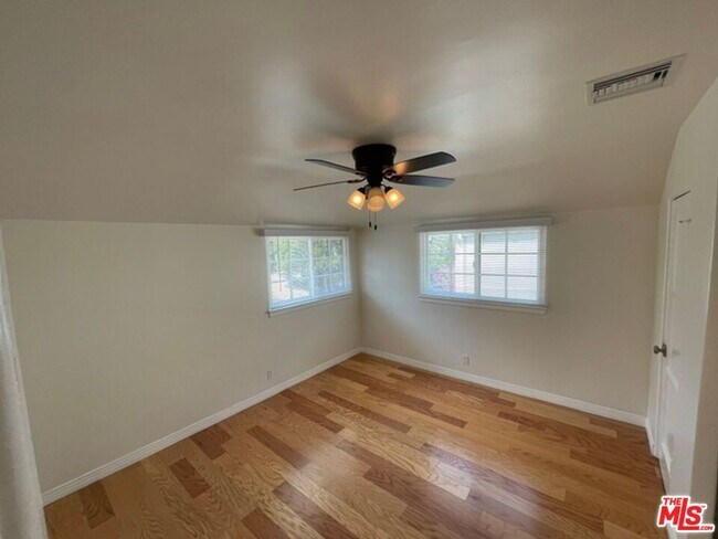 Foto del edificio - 3192 Queensbury Dr