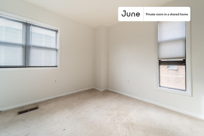 Building Photo - Private bedroom in 6 bed/3 bath Home