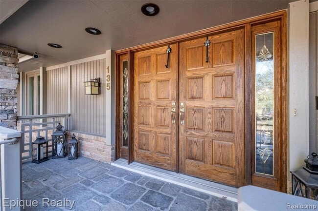 Building Photo - 135 W Hickory Grove Rd