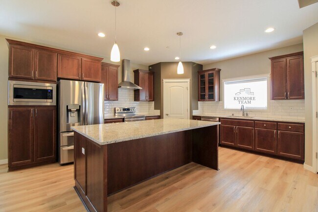 Foto del edificio - 3 Bedroom, 2.5 Bath + an Office Home in Richland