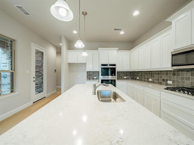 Foto del edificio - 7613 Regal Ln
