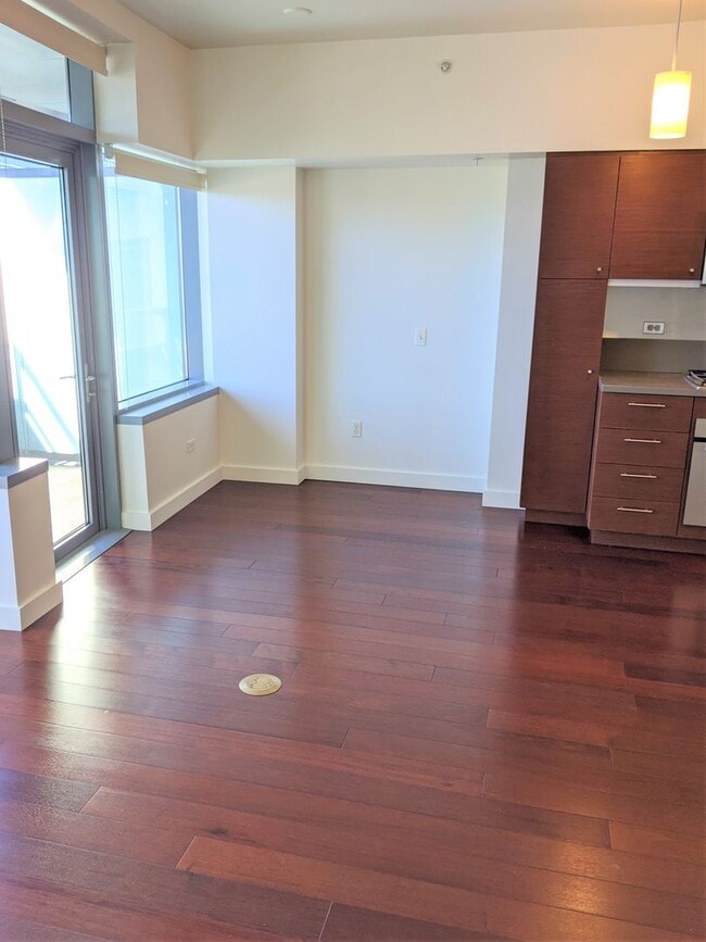 Building Photo - Riverview Condo in Upscale John Ross Build...