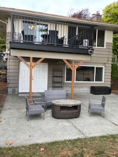 Private entry to apt B - 803 N 122nd St, Townhome