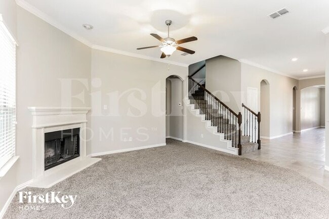 Building Photo - 323 Eden Dr