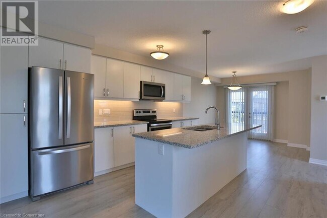 Building Photo - 172 S Creek Dr