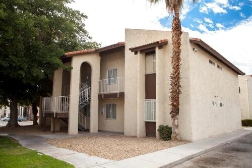 Primary Photo - 3639 S Van Dyke Ave