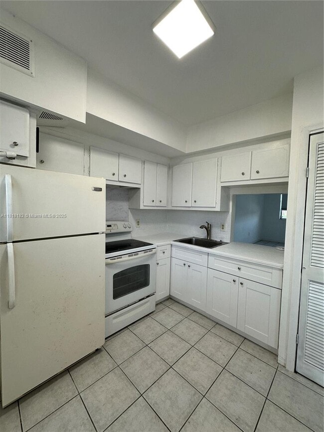 Foto del edificio - 2940 NE 203rd St