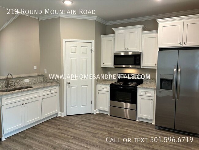 Foto del edificio - 213 Round Mountain Rd