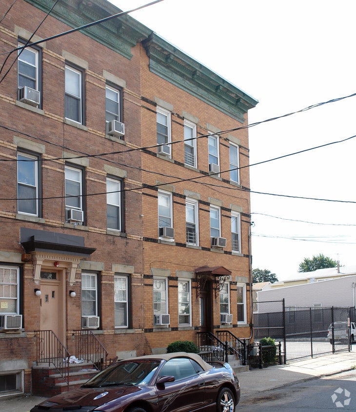 Primary Photo - 119 71st St