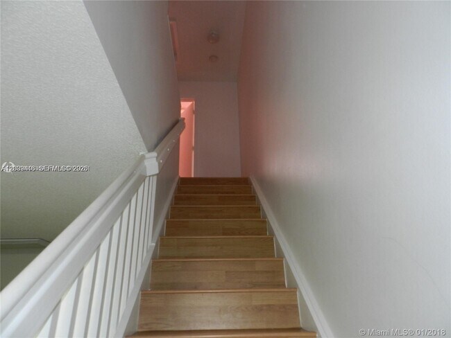 Foto del edificio - 2167 Madeira Dr